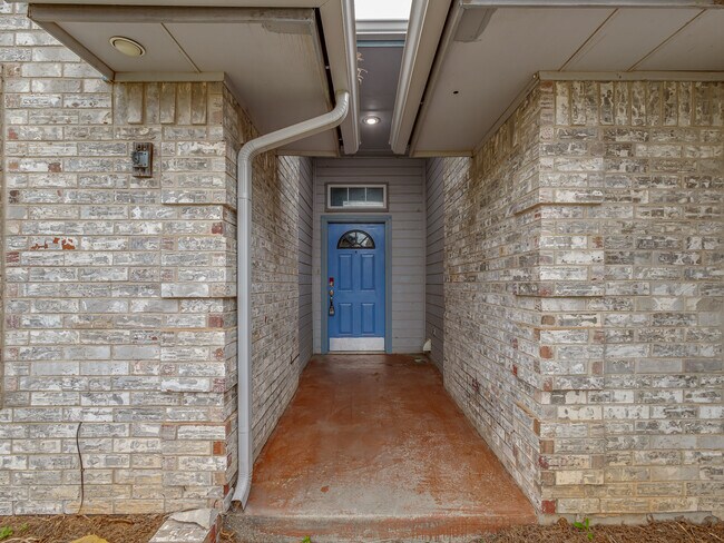 Building Photo - 729 SW 156th Pl