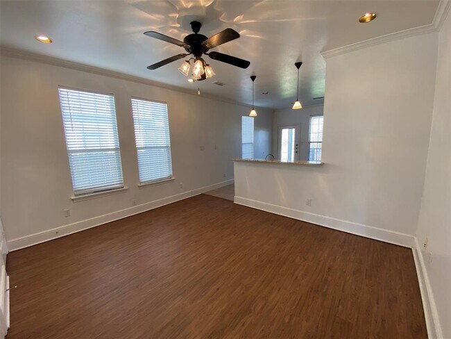 Building Photo - 216 Pecan Holw
