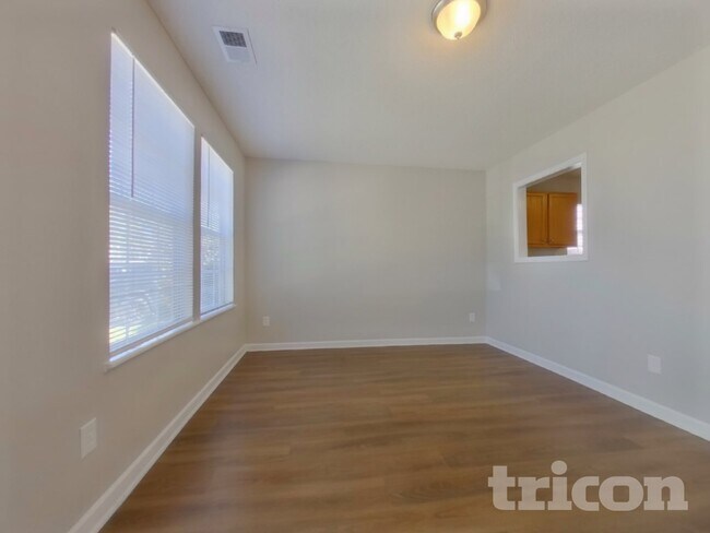 Building Photo - 2048 Lake Carolina Dr