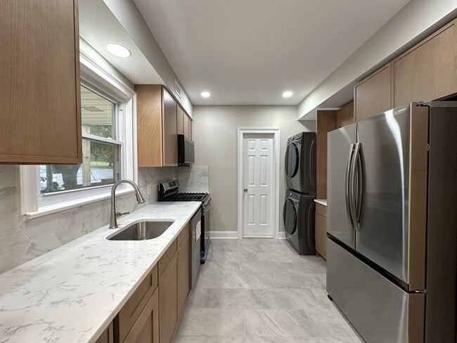 Building Photo - 362 Palisades Avenue