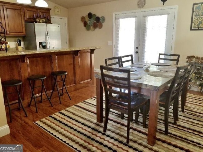 Foto del edificio - 3225 Montgomery Dr