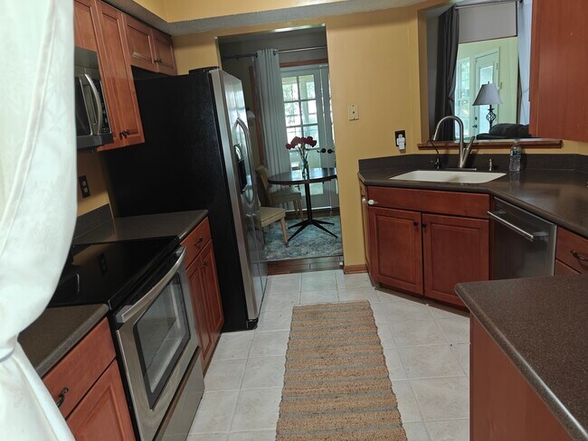 Foto del edificio - 3701 Churchill Dr