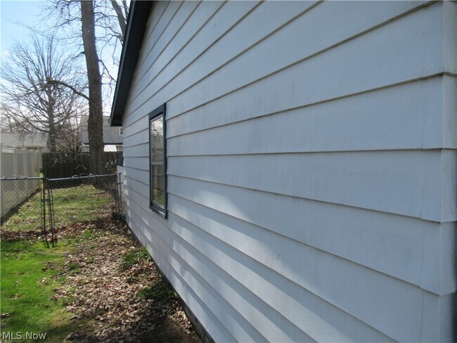 Building Photo - 7594 Southland Rd
