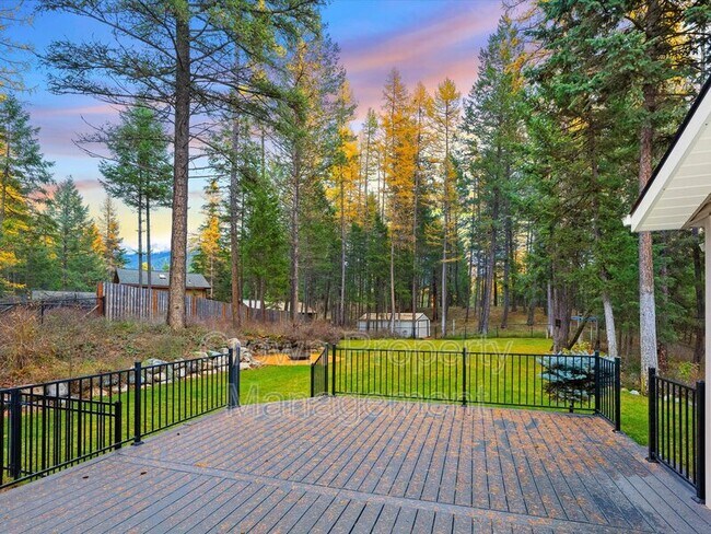 Building Photo - 407 Lake Loop Dr