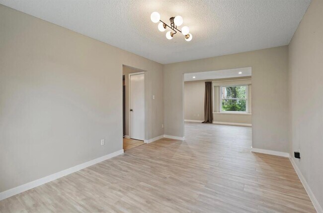 Building Photo - 25510 Chapel Ridge Ln