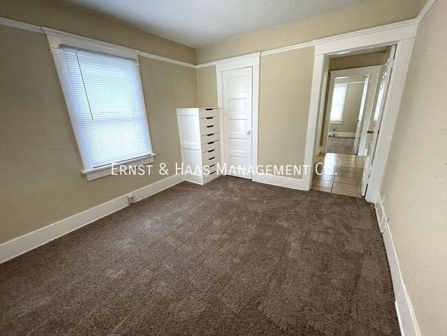 Building Photo - 512 Almond Ave