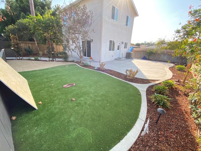 Foto del edificio - 4BD/2BA, Private Yard!!