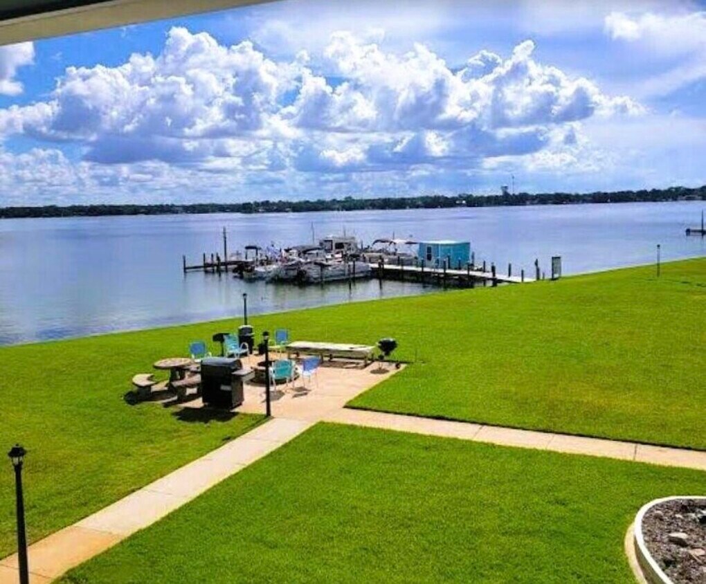 Foto principal - 726 Eglin Pkwy