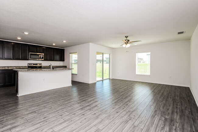 Building Photo - 1635 Swan Lake Cir