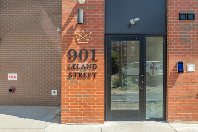 Entrance - The Crown on Leland