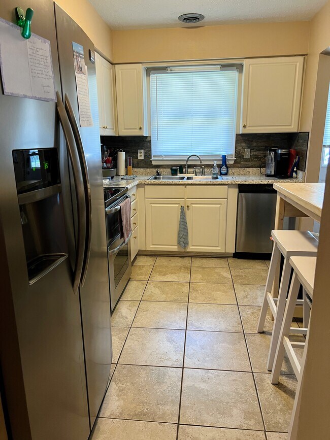 Cocina - 1025 Carolina Rd