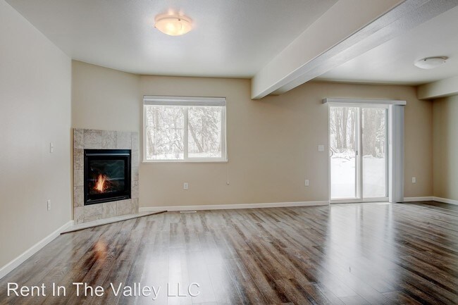 Building Photo - 1600-1650 Kinzi Cir
