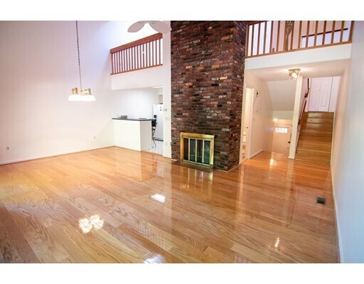 Foto del edificio - 35 Hawthorne Cir