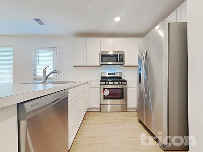 Foto del edificio - 27022 Euphonia Grn Ln