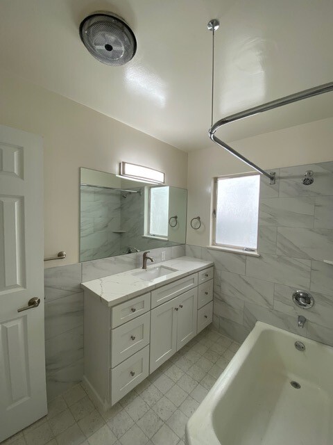 Bathroom - 819 California Ave
