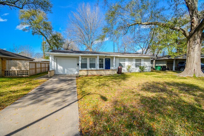 Building Photo - 5006 Libbey Dr