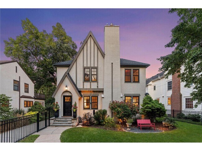 Foto del edificio - 3933 Zenith Ave S