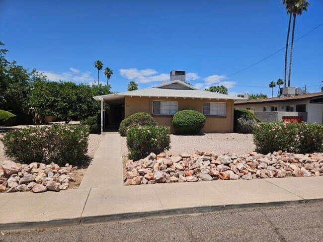 Foto del edificio - 2 bed @ Indian School/27th St