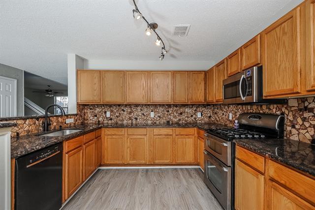 Foto del edificio - 4612 Palm Ridge Dr