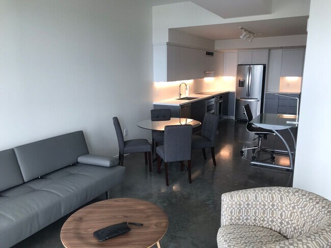Foto del edificio - AVAILABLE AUGUST 2026 - Downtown Iowa City High-Rise Condo with Amazing Views