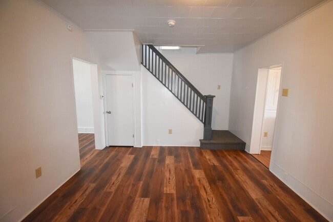 Building Photo - 330 S Fairview St