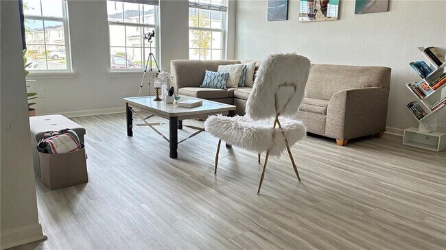 Foto del edificio - 317 Silverbell Trl