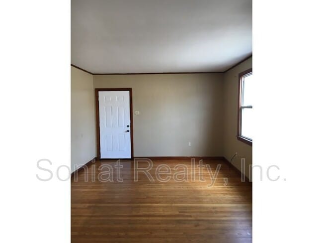 Building Photo - 122 N Bernadotte St