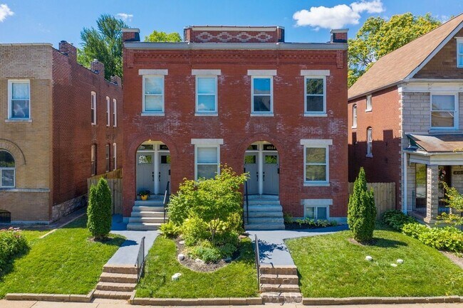 Foto del edificio - 4044 Russell Blvd