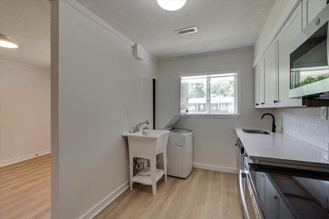 Foto del edificio - 5307 Weaver St