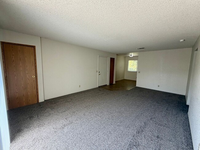 Building Photo - 1717 Bramble Pl