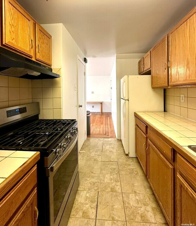Building Photo - 3237 Ampere Ave
