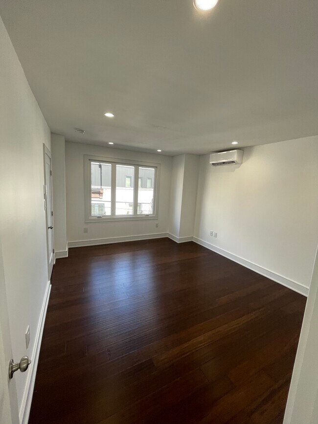 Bedroom - 204 Brown St