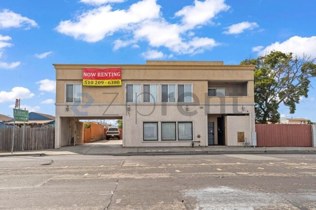 Building Photo - Unit C