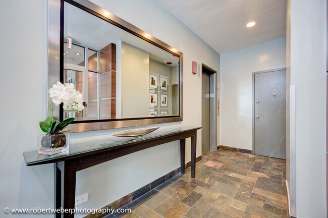 Building Photo - 227 E Walton Pl