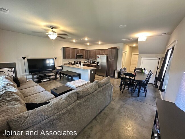 Building Photo - 3 br, 3 bath House - 114 Garden Lane