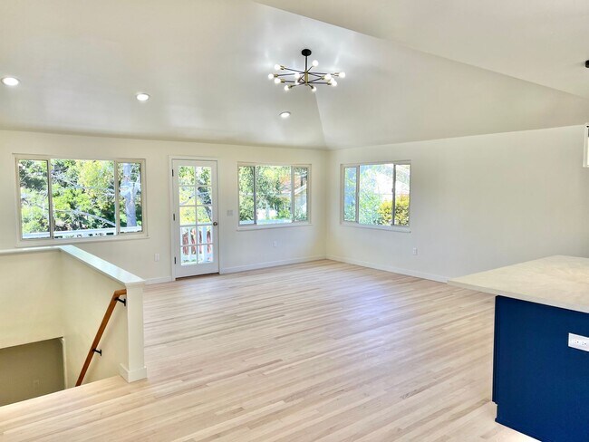 Foto del edificio - Beautifully Remodeled 2 Story Home In Cold...
