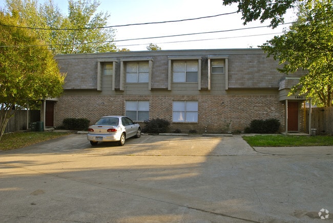 Building Photo - 6 Duplexes