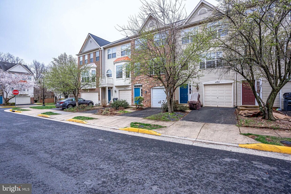 45701 Wembley Central Terrace, Sterling, VA 20166 Townhome Rentals in
