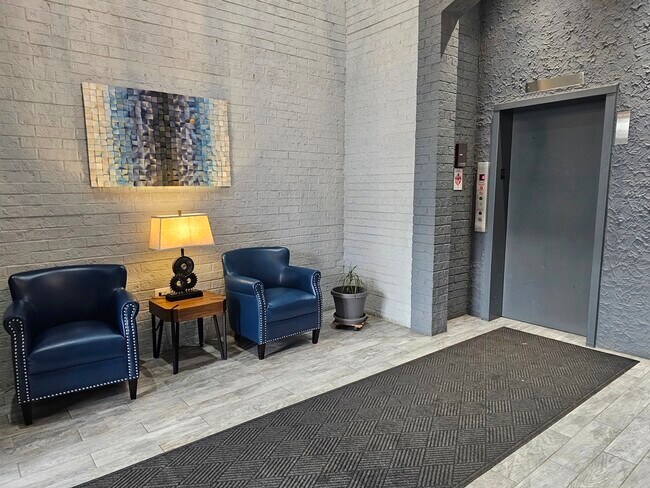 Foto del edificio - 475 Plum Creek Dr