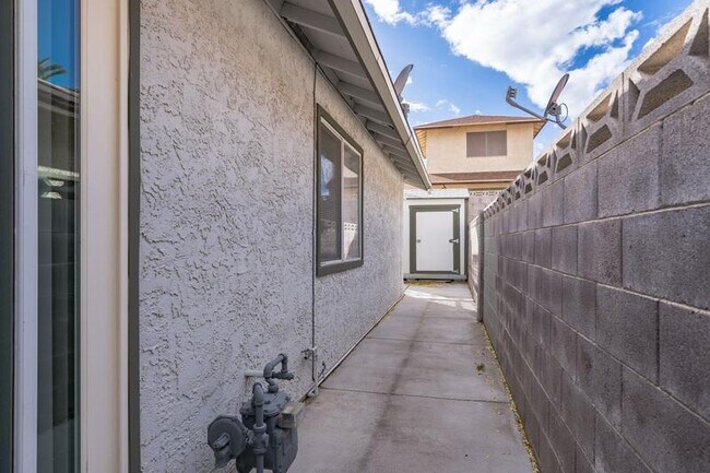 Building Photo - 2420 Sweetgum St