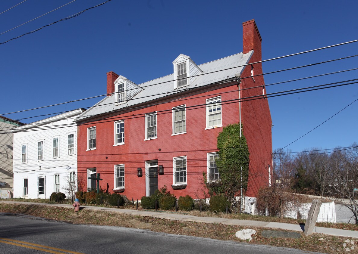 Building Photo - 1050 Washington St