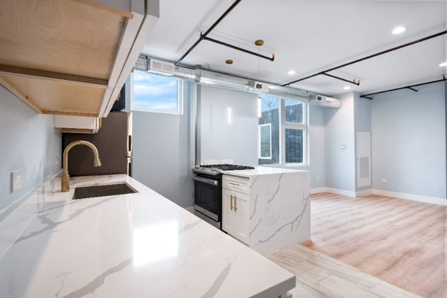 Building Photo - 9865 W Roosevelt Rd