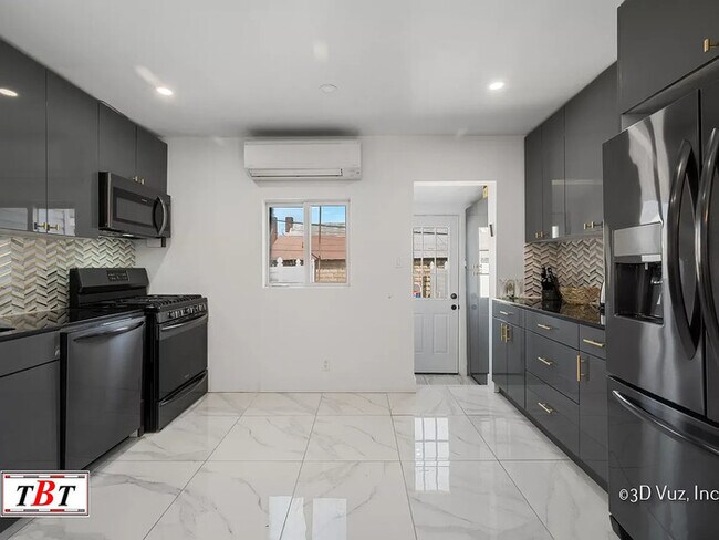 Foto del edificio - Newly Renovated Beauty in Marine Park.