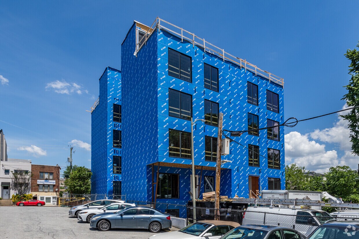 Back Exterior - Bravo on Kennedy