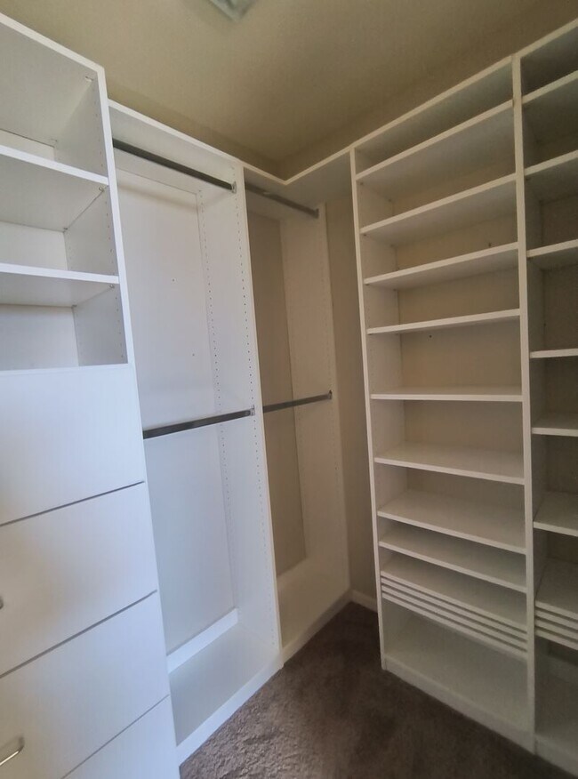 Foto del edificio - SOLAR ENGERY HOME!!! 4 BEDROOM 2 BATHROOM IN AUBURNDALE.