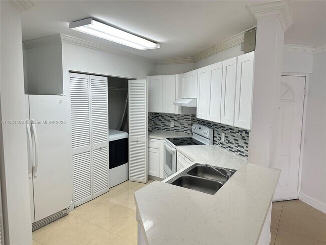 Foto del edificio - 6292 NW 186th St