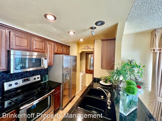 Building Photo - 3 br, 1.5 bath House - 3054 S Uravan St