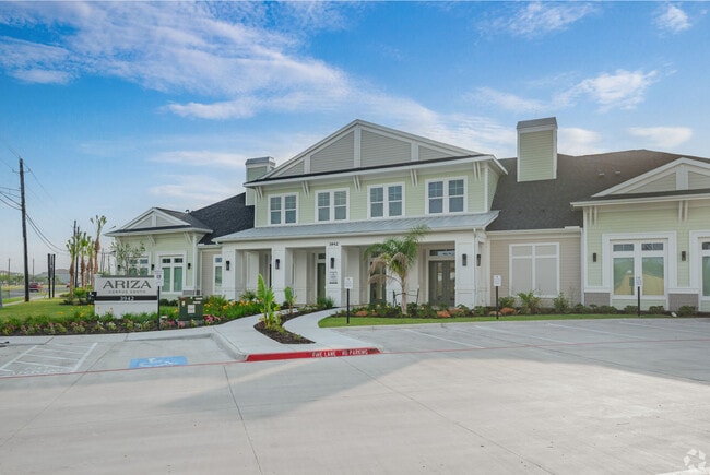 Building Photo - Ariza Corpus South