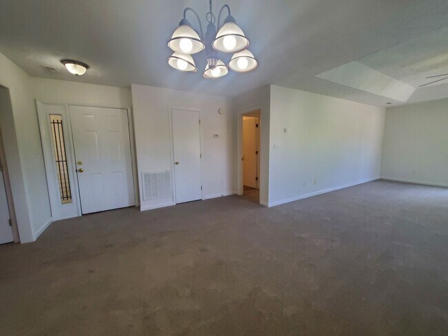 Building Photo - 3375 Galleria Dr