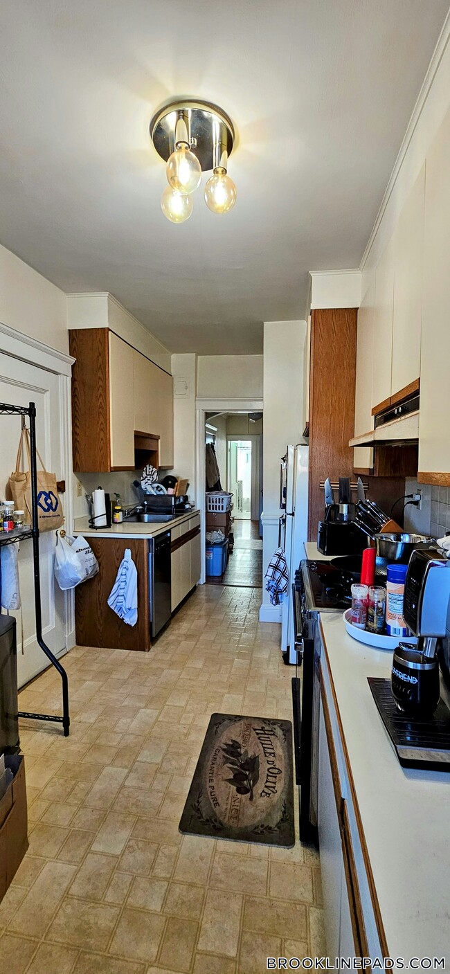 Building Photo - 52 Babcock St